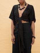 Camicia annodata con dettagli tono su tono Lola Casademunt LS2615009 