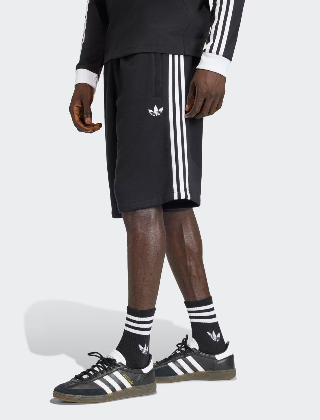 Adidas Shorts 3 Stripes KE3566 Nero – shorts uomo indossati, vista frontale e laterale