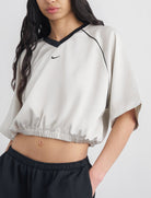 Top oversize satin Nike Sportswear IH1330-072 donna colore Light Bone/(Black)