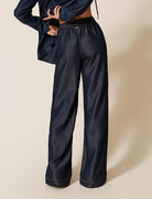 Pantaloni a palazzo Twinset 261LL2QGG chambray denim scuro logo cuore metallo donna vista posteriore
