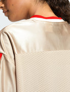 Adidas T-Shirt Stadium JZ1073 – dettaglio ravvicinato pannello tricot sulla spalla, vista posteriore