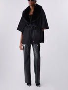 Poncho in montone sintetico Liu Jo 2F6045 T0300 Nero