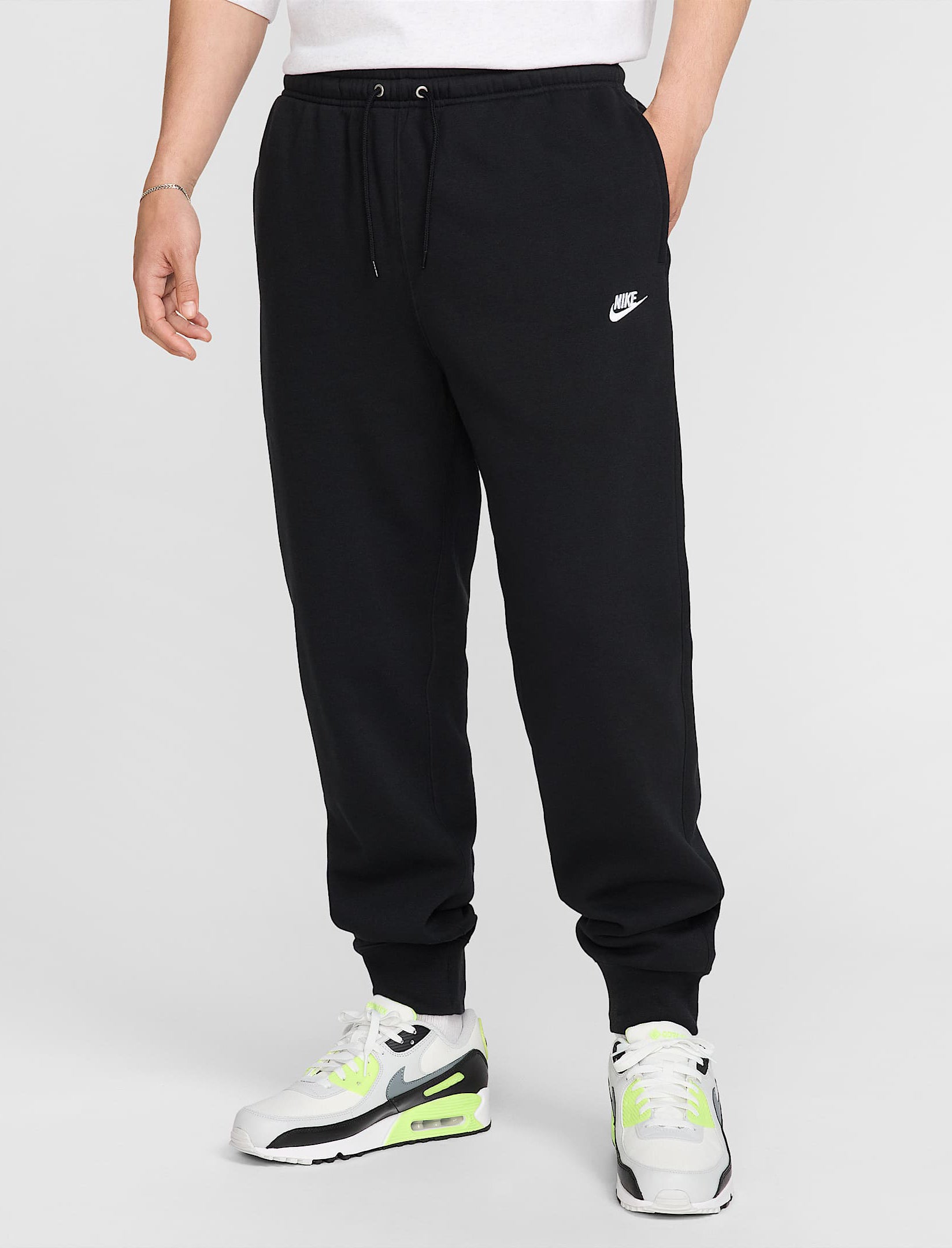 Pantaloni jogger Nike Club FN3787 010 Nero/bianco Uomo