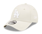 Cappellino New Era 9FORTY LA Dodgers MLB League Essential beige uomo – vista semi-laterale con New Era Flag ricamata