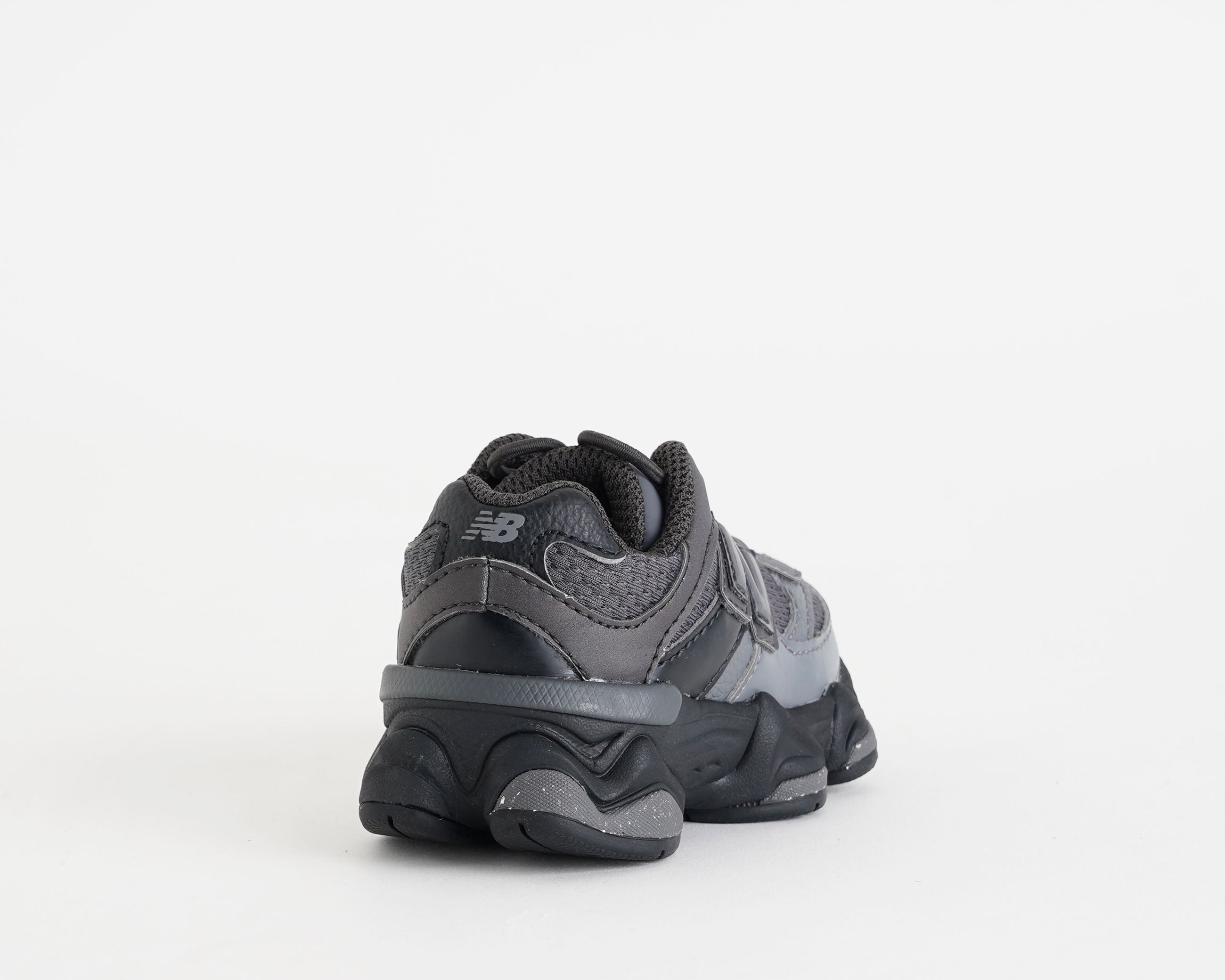 Sneakers New Balance I90609WA Black/Castlerock