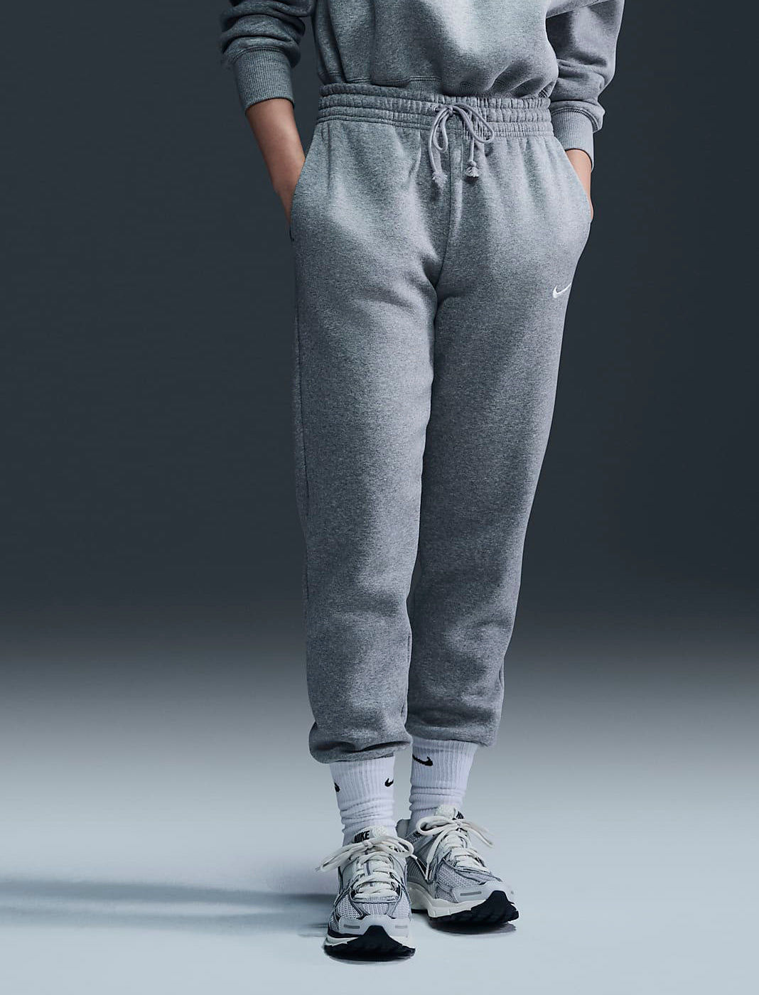 Pantaloni tuta a vita media Nike Sportswear Phoenix Fleece FZ7626 063 Grigio Donna