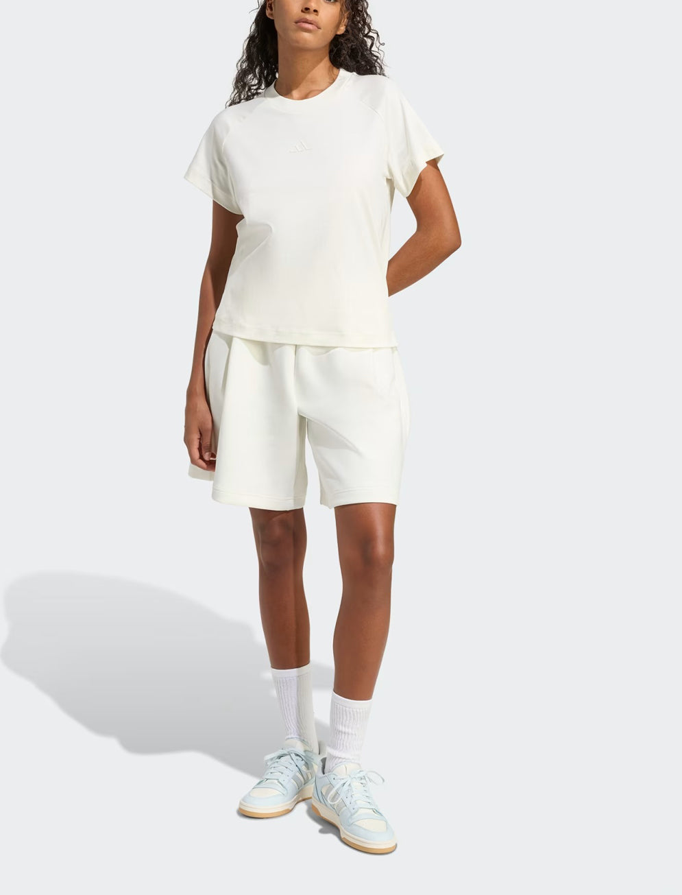 Adidas Soft Lux Tee KC9818 Off White – T-shirt donna indossata, vista frontale