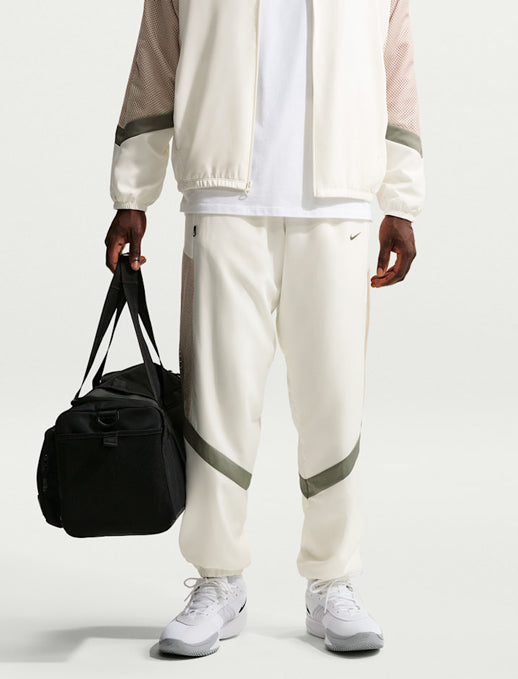 Pantaloni da basket in tessuto intrecciato Icona Nike HV3365-133 Sail/Cream Li/Dark Stucco/(Dark Stucco) Uomo