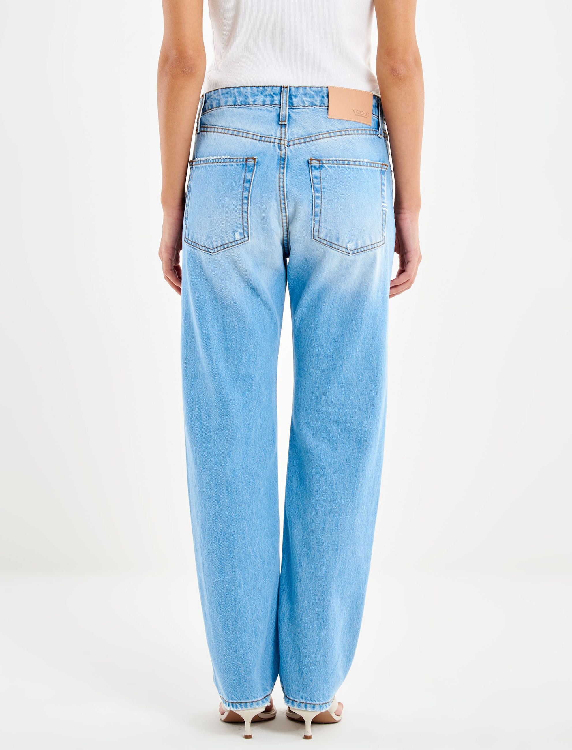 Vista posteriore jeans donna Vicolo Zoe DAB5106 denim chiaro – tasche posteriori, fit regular