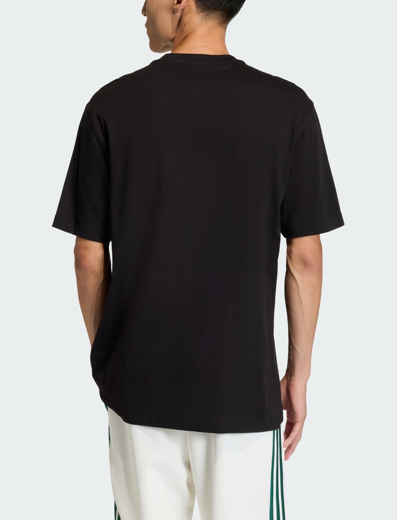 Adidas T-shirt Trifoglio Series Roses KS7621 Nero – t-shirt uomo indossata, vista posteriore