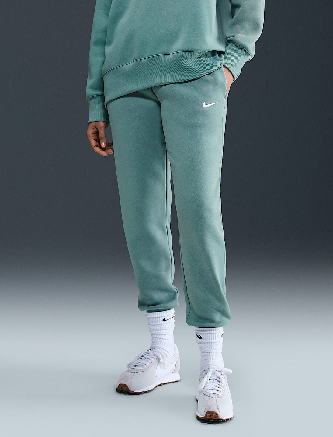 Pantaloni tuta a vita media Nike Sportswear Phoenix Fleece - FZ7626 017 Donna