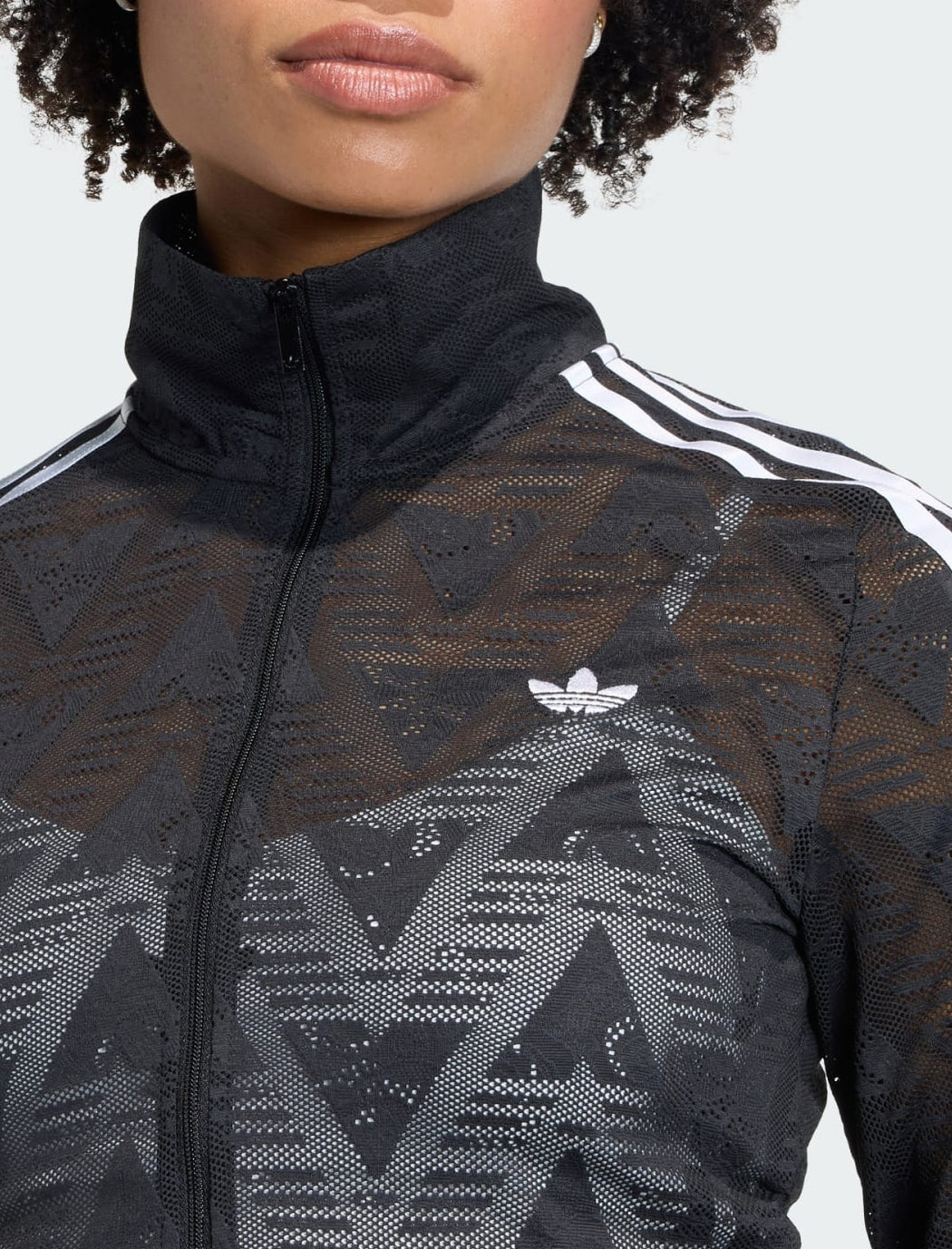 Dettaglio pizzo top Adidas Classic Lace Firebird KD0349 nero donna
