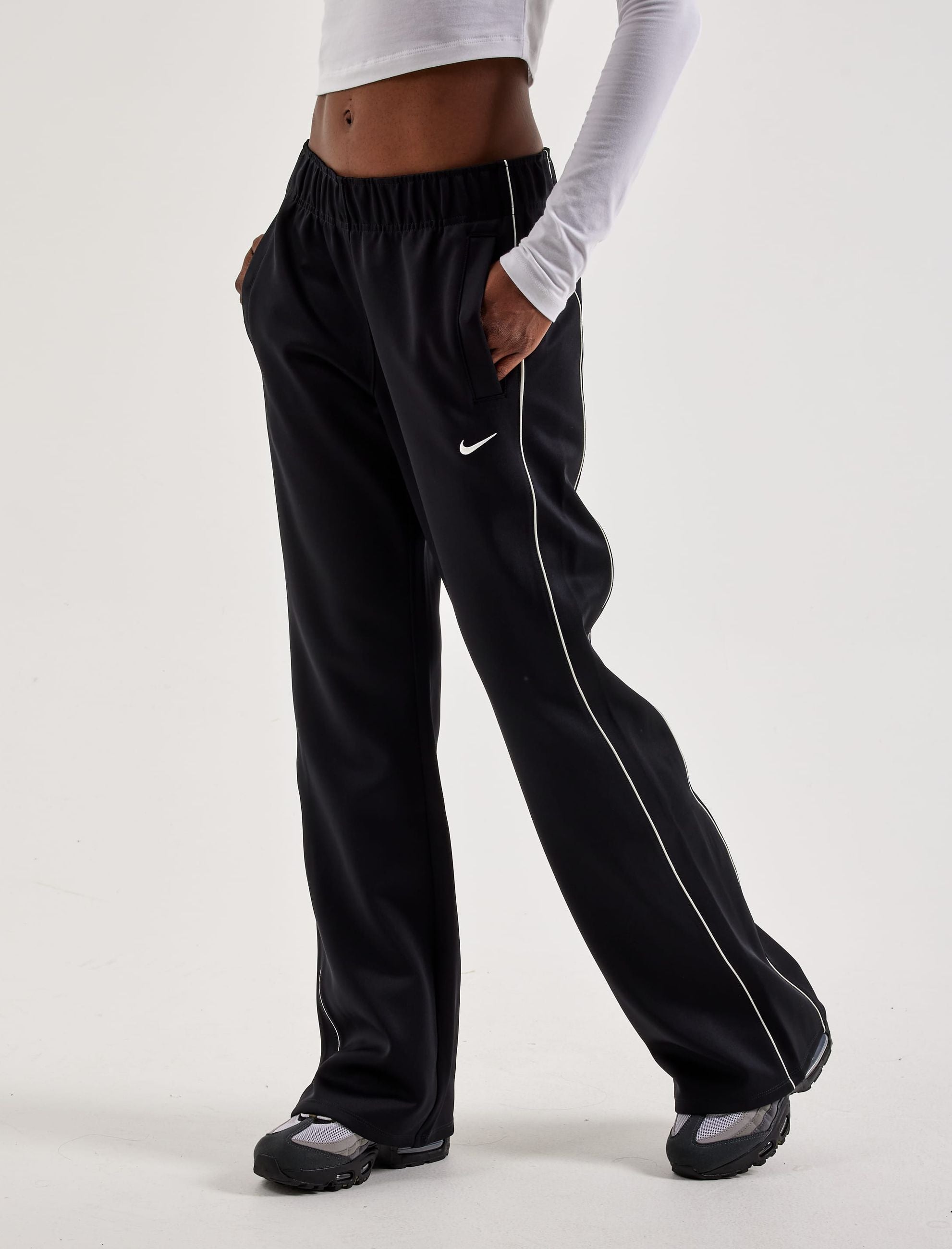 Pantaloni NIKE SPORTSWEAR WINDRUNNER HJ1016-011 Donna