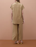 Camicia senza maniche con tasche Lola Casademunt MS2615036 Camel