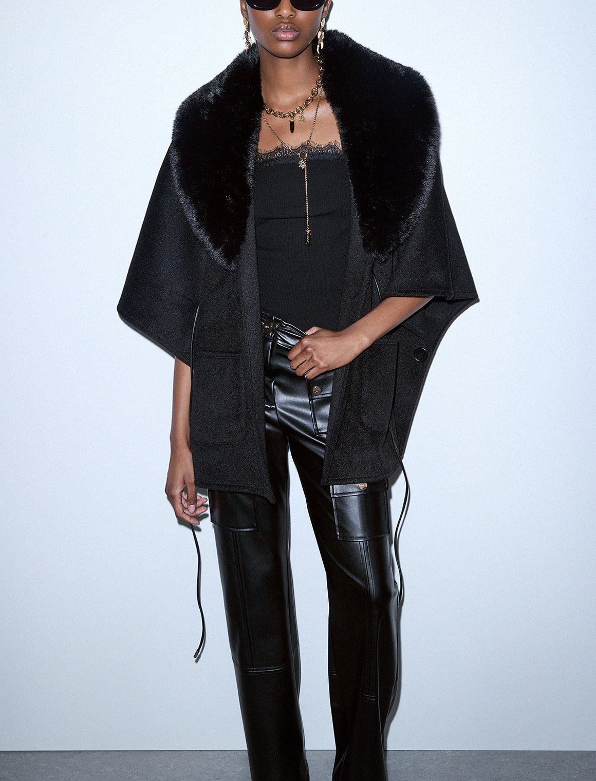 Poncho in montone sintetico Liu Jo 2F6045 T0300 Nero