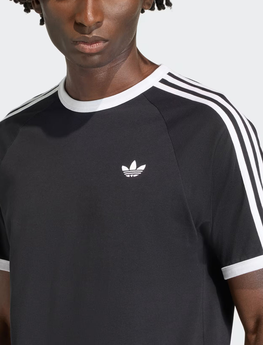 Adidas T-Shirt 3 Stripes KE3538 – dettaglio tessuto dal colletto al busto