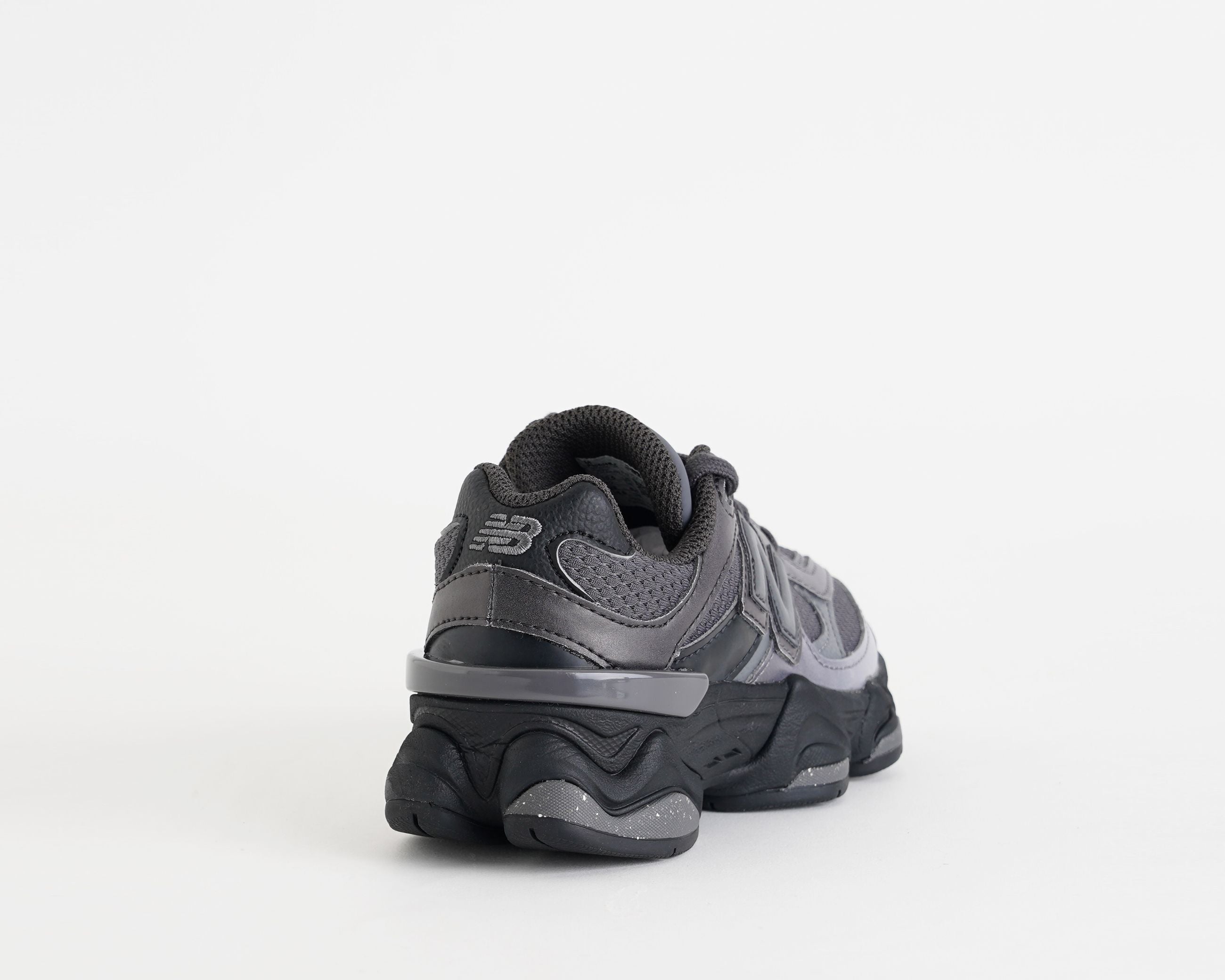 Sneakers New Balance P90604BJ Black/Castlerock