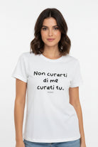 VICOLO RAB0601 t-shirt stampa "Non curarti di me curati tu" naturale – vista frontale