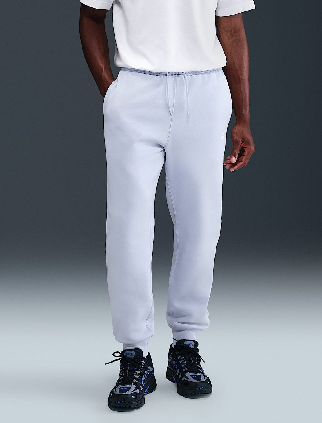 Pantaloni jogger Nike Club FN3787 057 Ghost/bianco Uomo
