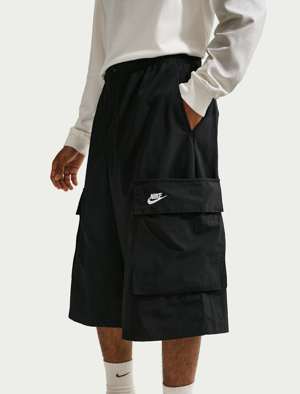 Pantaloncini oversize cargo Nike Sportswear Club IF8542-010 uomo colore Black/(White)