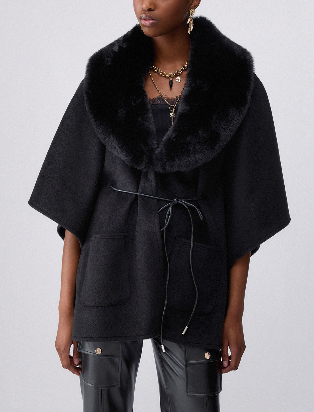 Poncho in montone sintetico Liu Jo 2F6045 T0300 Nero