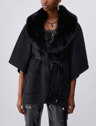 Poncho in montone sintetico Liu Jo 2F6045 T0300 Nero