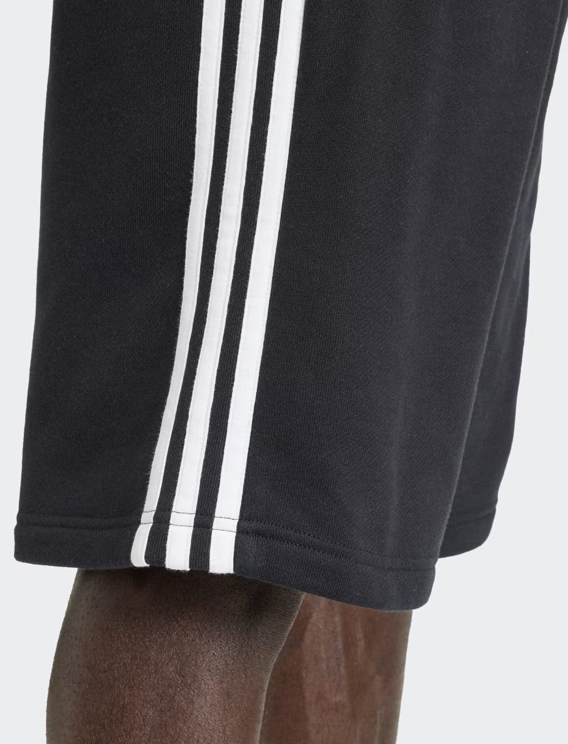 Adidas Shorts 3 Stripes KE3566 – dettaglio laterale con le 3 strisce iconiche adidas