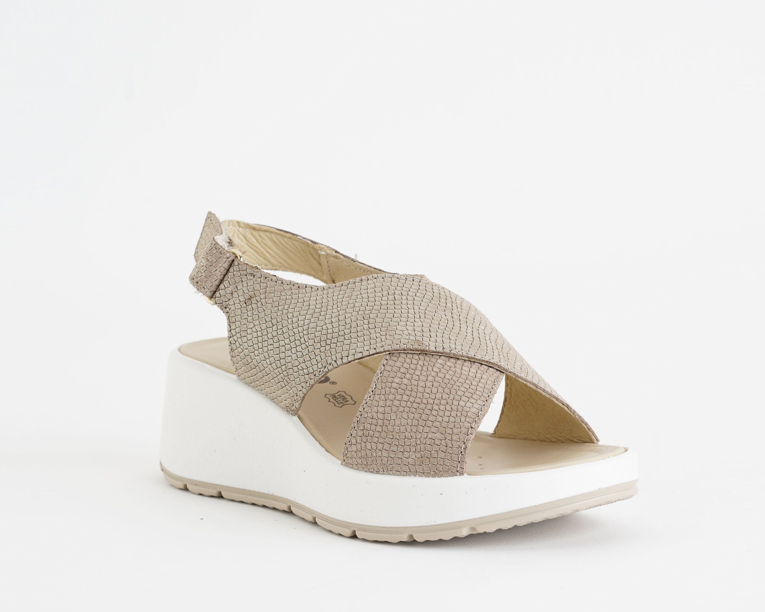 Sandalo con zeppa IGI&CO 1163411 champagne da donna, tomaia in pelle e cinturino con strappo, zeppa 50