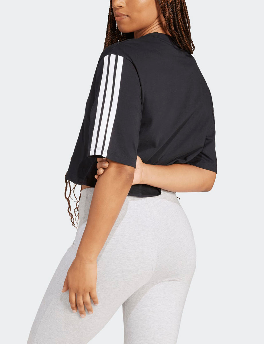 Vista posteriore t-shirt crop Adidas Essentials 3-Stripes JD4998 nera donna