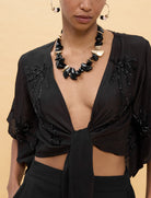 Camicia annodata con dettagli tono su tono Lola Casademunt LS2615009 