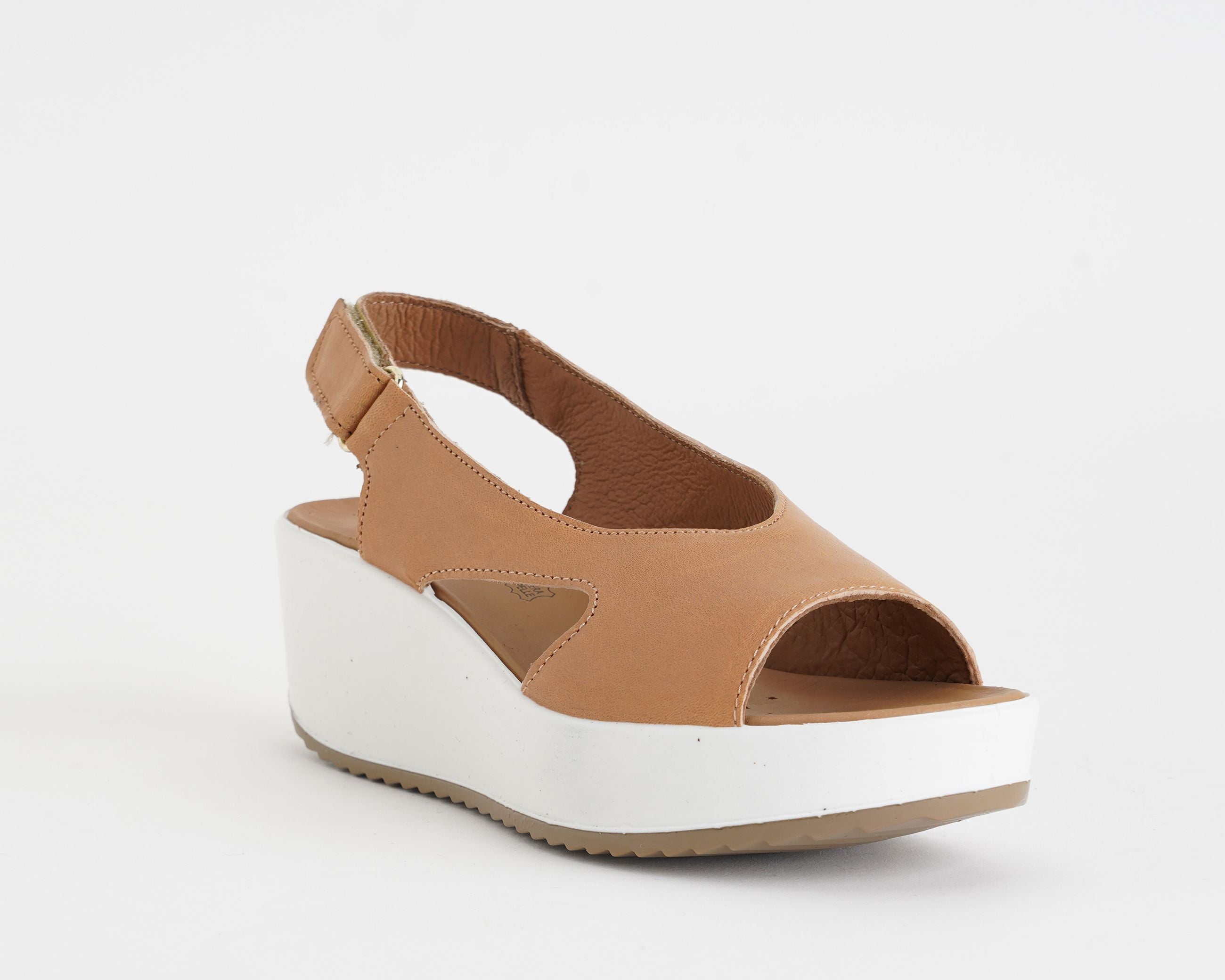 Sandalo con zeppa IGI&CO 1161722 biscotto da donna, tomaia in pelle e cinturino con strappo, zeppa 55 mm
