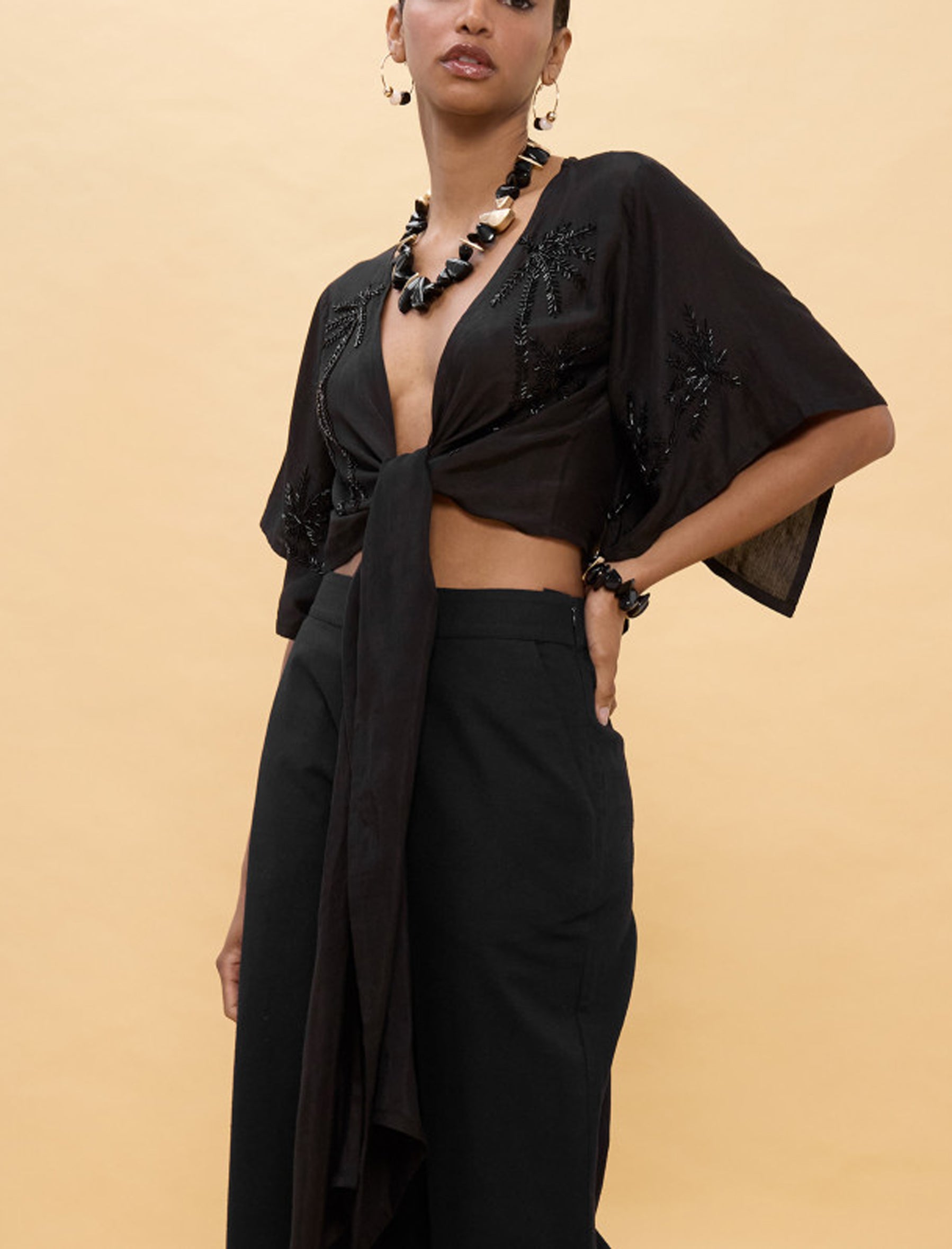 Camicia annodata con dettagli tono su tono Lola Casademunt LS2615009 