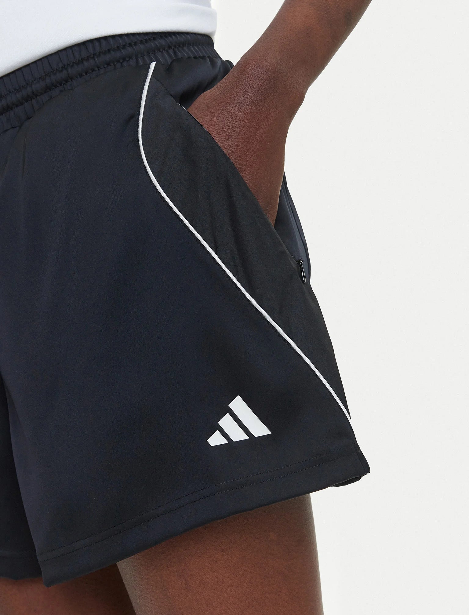 Shorts Adidas Stadium JL7001 donna neri Loose Fit - 97% poliestere riciclato